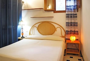 2 bedrooms, iron/ironing board, bed sheets