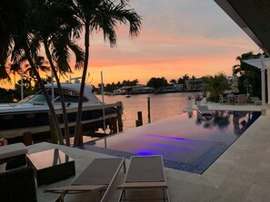 Outdoor pool, an infinity pool - Waterfront home w/pool in Pompano Beach (Pompano Beach)