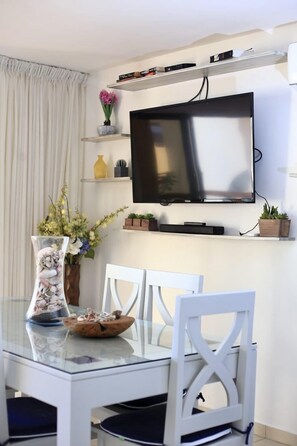 Dining - Stunning ocean view villa.<br>Walk to the beach . (Playa del coco)