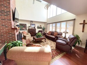 Smart TV - Honeybee Acres - 4 miles to TIEC (Tryon)