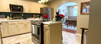 Honeybee Acres - 4 miles to TIEC