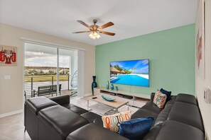 TV - Modern and Spacious 2BD Condo, With Pound View, Close to Disney #3171sl306 (Kissimmee)