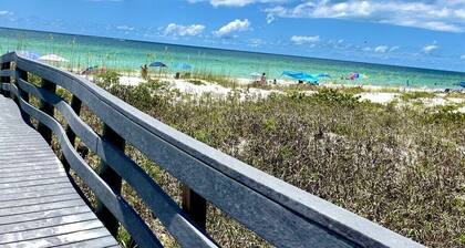 Sandy Feet Retreat - Perfect Walk-to-Beach Cottage!