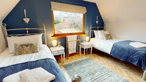3 slaapkamers, een strijkplank/strijkijzer, reisbedje, gratis wifi