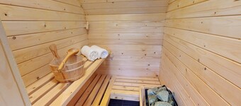 Burnside Pines - modern Aviemore home with sauna & EV charger