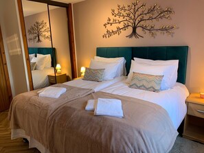 3 slaapkamers, een strijkplank/strijkijzer, reisbedje, gratis wifi