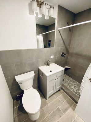 Dusche, Handtücher, Seife, Shampoo