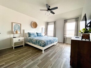 3 soveværelser, skrivebord, strygejern/strygebræt, weekendseng