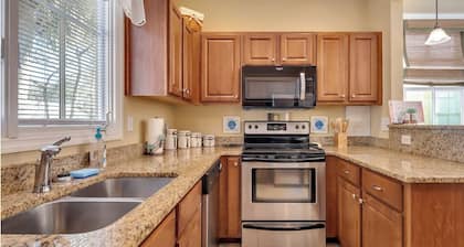 Sweet Key Lime Cottage in Steinhatchee Landing Resort