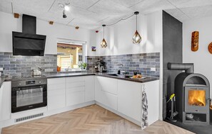 Réfrigérateur, four, plaque de cuisson, lave-vaisselle