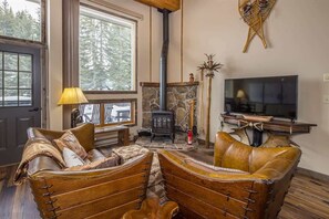 Fernseher, Kamin, Arbeitsbereiche