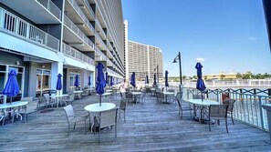 Outdoor dining - Sun of a Beach 1105-Lake Front–Sleeps 6 (Panama City Beach)