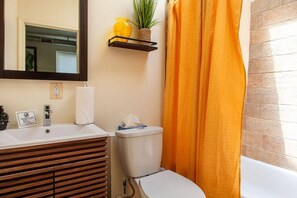 Hårføner og håndklær