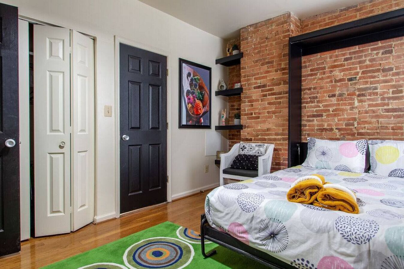 1 slaapkamer, een bureau, een strijkplank/strijkijzer, gratis wifi