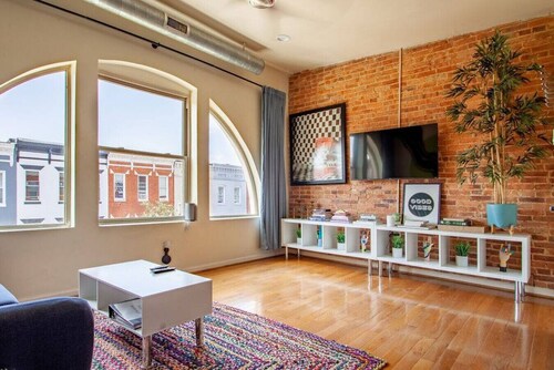 Artistic Abode Close to MICA & Johns Hopkins
