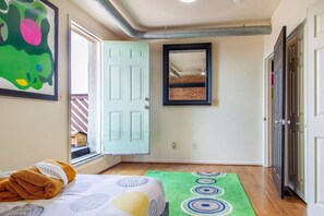 1 soverom, skrivebord, strykejern/-brett og wi-fi (inkludert)