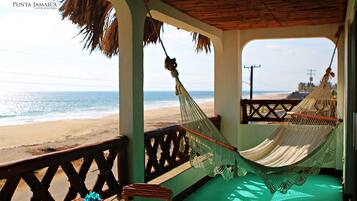 Habitación doble de luna de miel, vista al océano | Ropa de cama de alta calidad, cunas, camas extra y ropa de cama