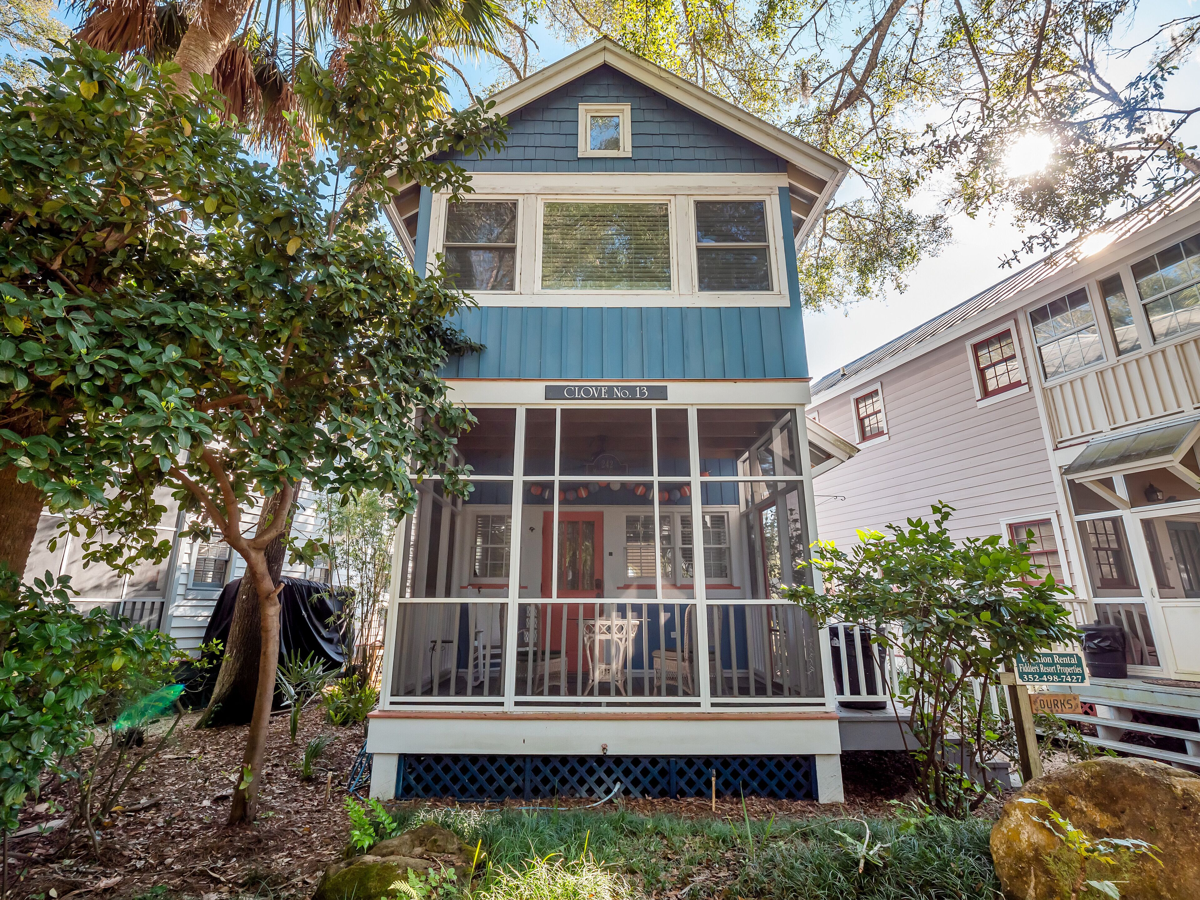 Cozy Clove Cottage in the Steinhatchee Landing Resort
