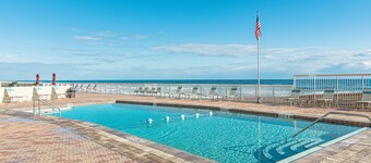 CHRISTMAS & NYE DISCOUNTED! Oceanside Condo -Pickleball Court - Heated Pool