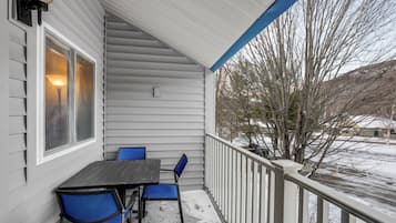 Condo (Loon Escape) | Exterior