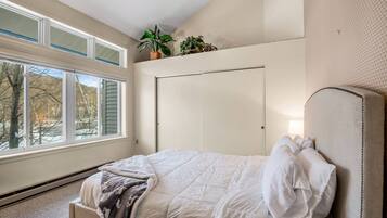 Condo (Loon Escape) | Exterior