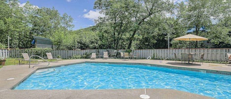 Condo (Loon Escape) | Exterior