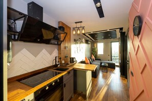 SuĂte conforto, 2 quartos, vista para o mar | Cozinha privada | Produtos de limpeza