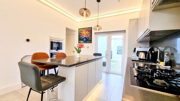 Surbiton Luxury Garden House 19 - Barnes
