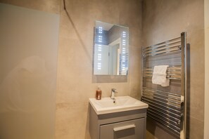 House | Bathroom
