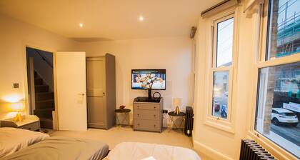 Surbiton Luxury Garden House 19