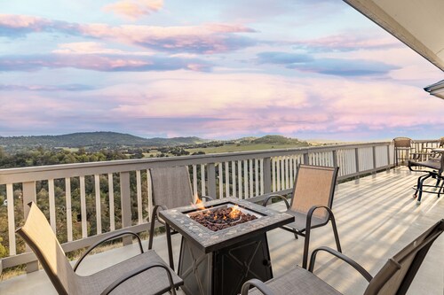 Amazing Views - Near Town - Secluded 2.5 Acres - Games - Pets Allowed