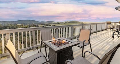 Amazing Views - Near Town - Secluded 2.5 Acres - Games - Pets Allowed