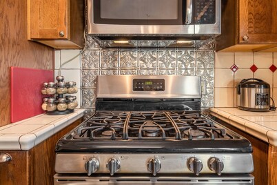Amazing Views - Near Town - Secluded 2.5 Acres - Games - Pets Allowed