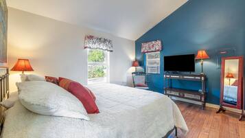 3 bedrooms, iron/ironing board, travel cot, free WiFi