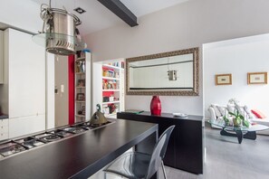 Kühlschrank, Ofen, Herdplatte, Geschirrspüler