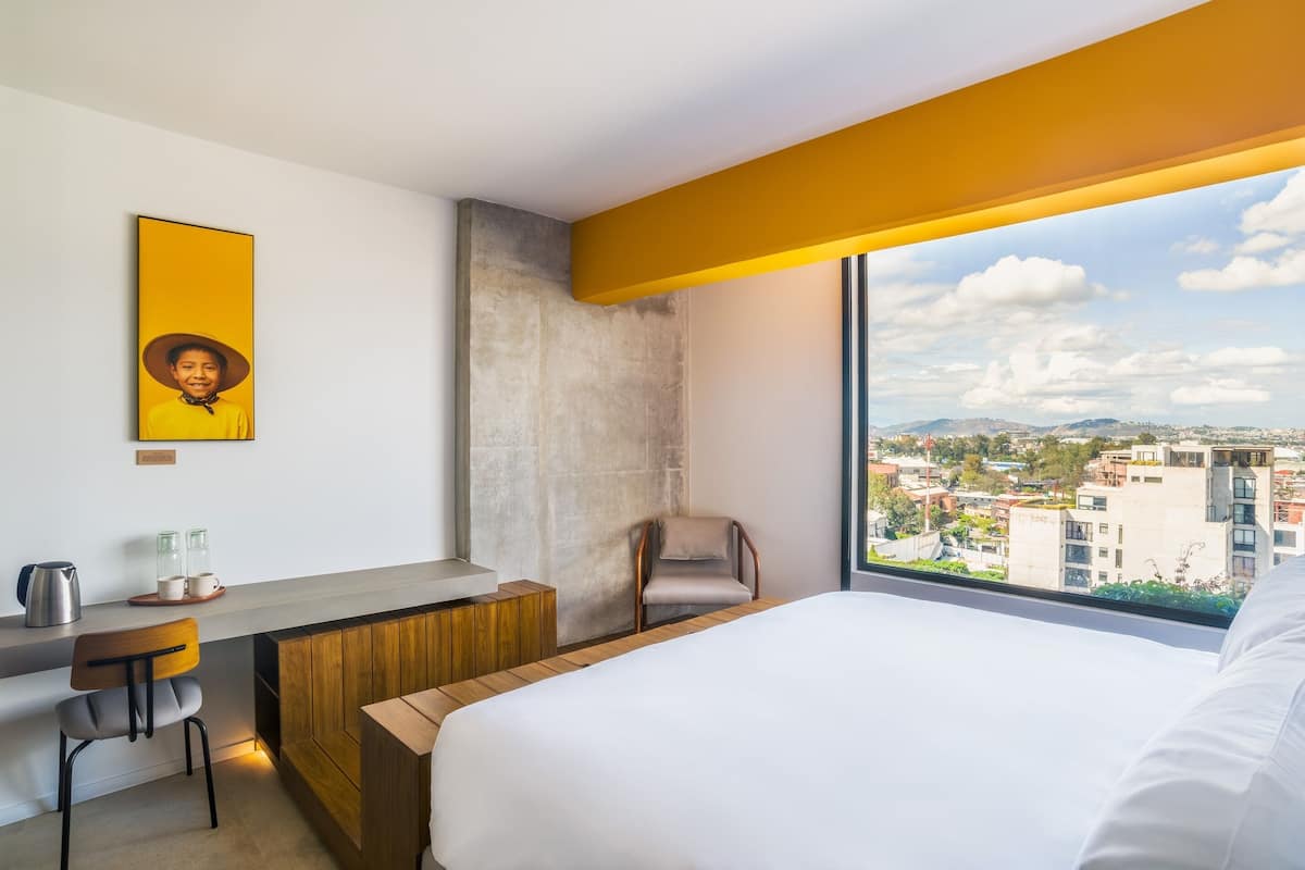 Superior Double Room | Két bảo mật tại phòng, bàn, phòng cách âm