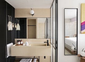 吹风机、毛巾、肥皂、洗发水