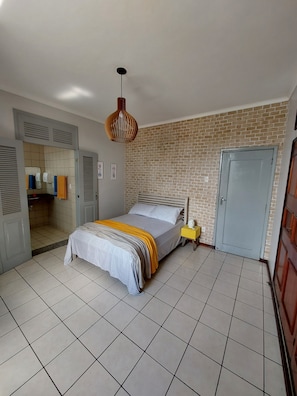 Colchones con efecto memoria y tabla de planchar con plancha