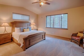 3 bedrooms, desk, iron/ironing board, travel crib