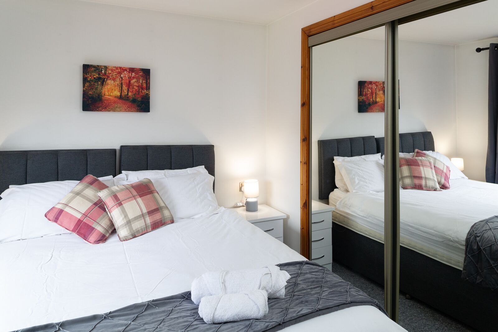 2 bedrooms, desk, iron/ironing board, travel crib