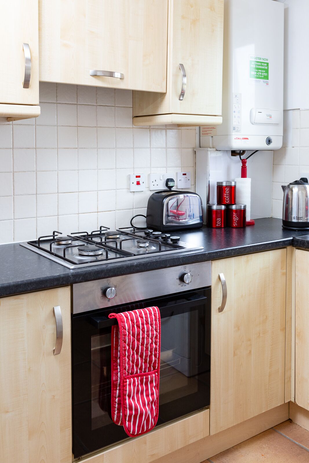 Kjøleskap, mikrobølgeovn, ovn og kaffetrakter/tekoker