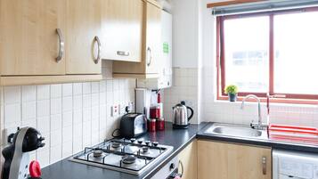 Fridge, microwave, oven, coffee/tea maker