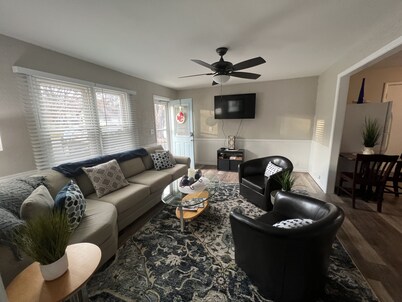 Shawnee Bungalow - Tranquil 1 King, 1 Queen