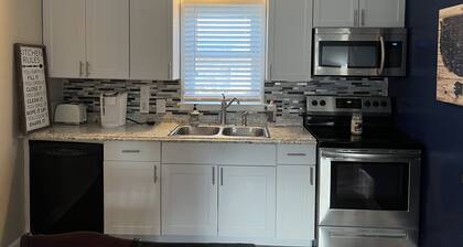 Shawnee Bungalow - Tranquil 1 King, 1 Queen