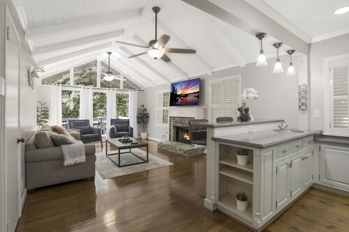 **Luxurious Buckhead Living: Discover Your Dream Home**