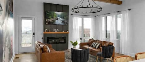 TV, fireplace