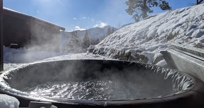 Base Camp Guest House Mountain VIEW, Jacuzzi, Great Location