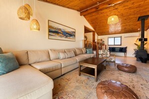 Smart TV, fireplace, table tennis, stereo - The Magic Hour Home ⟫ Privte ⟫ spa ⟫ pool ⟫ Games. (Joshua Tree)