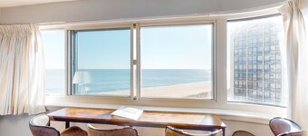 Wonderful Vacation Suite in Oceanfront Building w/Central AC, Shared Pool, WiFi