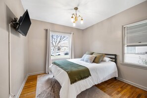 5 bedrooms, iron/ironing board, free WiFi, bed sheets